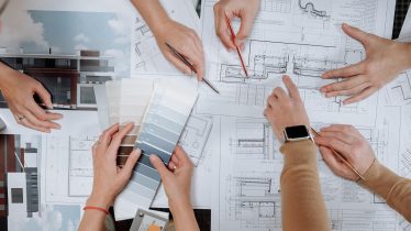 Colore dell'anno 2024: le tendenze Pantone, Coloro e NCS per l'arredamento