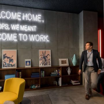 Le riunioni nel Metaverso potrebbero diventare realtà per milioni di lavoratori nel prossimo futuro, è quanto emerge dal nuovo studio Regus che ha rilevato come centinaia di aziende stanno cercando o costruendo uffici nella tecnologia virtuale.