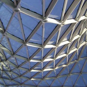 Dal 30 settembre all'8 ottobre 2023, si terrà "Expocasa" a Torino. Questo Salone dell'arredamento e delle idee per abitare fornirà una visione completa delle proposte più valide presenti sul mercato. In un vasto showroom, saranno esposte le diverse espressioni dell'arredamento, dalle creazioni di design più contemporaneo ai prodotti provenienti dalla tradizione artigiana. Per ulteriori informazioni, si può visitare il sito web: www.expocasa.it. Dal 6 all'8 ottobre 2023, Napoli ospiterà "EDIT Napoli". In questa manifestazione, il design indipendente della scena contemporanea si farà spazio nel cuore del capoluogo campano, esprimendosi tra chiostri affascinanti e luoghi nascosti. Diretta e curata da Emilia Petruccelli e Domitilla Dardi, questa fiera partenopea dedicata al progetto editoriale e d'autore farà il suo ritorno anche nel 2023. Le date esatte devono ancora essere definite. Per ulteriori dettagli, si può visitare il sito web: editnapoli.com. Dal 15 al 18 novembre, Milano sarà sede del "Festival Edilizia Leggera e Colore". Questo evento, noto come FEL, rappresenta il festival dell'Edilizia Leggera ed è l'appuntamento di riferimento nel settore delle finiture e del colore nell'edilizia. Per maggiori informazioni, si può visitare il sito web: https://fel.edilizialeggera.it. Dal 15 al 17 novembre 2023, Milano ospiterà "SMART BUILDING EXPO". Questa è l'unica manifestazione fieristica in Italia dedicata specificamente all'home and building automation e all'innovazione e integrazione tecnologica. La coesistenza con eventi come SICUREZZA – ME-MADE expo – GEE Global Elevator Exhibition, consentirà ai visitatori di entrare in contatto con tutti i protagonisti della filiera dell'edilizia, dai costruttori e progettisti agli integratori di sistema e tecnici installatori. Questo evento rappresenta la vetrina ideale per presentare le novità aziendali a tutti gli operatori della filiera Smart Building. Per ulteriori dettagli, si può visitare il sito web: www.smartbuildingexpo.it. Dal 23 al 25 novembre 2023, avrà luogo "RESTRUCTRURA". Questo evento rappresenta il più importante appuntamento del Nord-Ovest in materia di riqualificazione, recupero e ristrutturazione edilizia. Si rivolge sia ai professionisti del settore che al pubblico interessato.